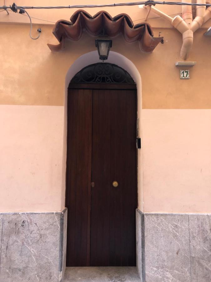 Tanto Di Cappello Home Палермо Екстериор снимка